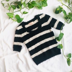 Very fuzzy crop sweater☃️